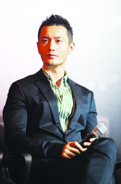 黄晓明谈明星片酬事自称做制片人“幼儿园没毕业”