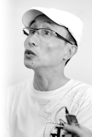 巩汉林自称模范丈夫与潘长江互称“亲家”纯属玩笑