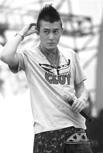 陈冠希分享汤唯写真照高调示爱:我超喜欢她!