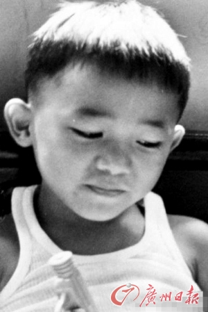 梁朝伟生日刘嘉玲泡书店买卡片曝幼年害羞照(图)