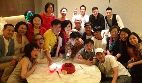 刘嘉玲为梁朝伟庆50岁生日林青霞张学友到场庆祝