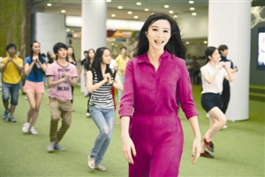 范冰冰献唱奥运歌曲穿桃红连衣裙精神十足(图)