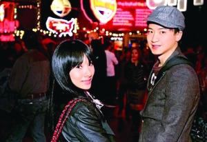 刘璇被曝已结婚去年生日当天男友带玫瑰跪地求婚