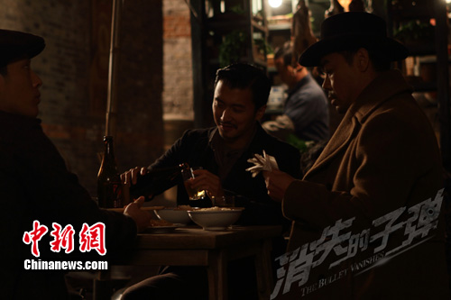 谢霆锋片场生吃蚂蚁:味道不可怕,补蛋白质(图)
