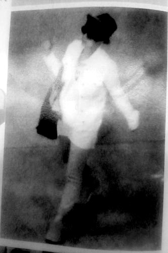 海清腹部隆起似怀孕出机场无人接机表情惬意(图)