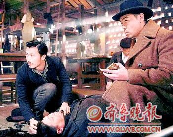 谢霆锋片场生吃活蚂蚁就馒头吃笑称能补蛋白质