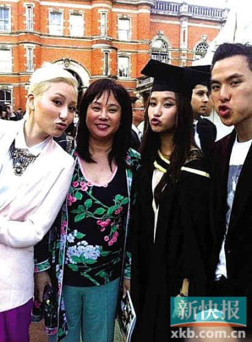 赌王三房千金何超莲大学毕业全家齐聚庆祝(图)
