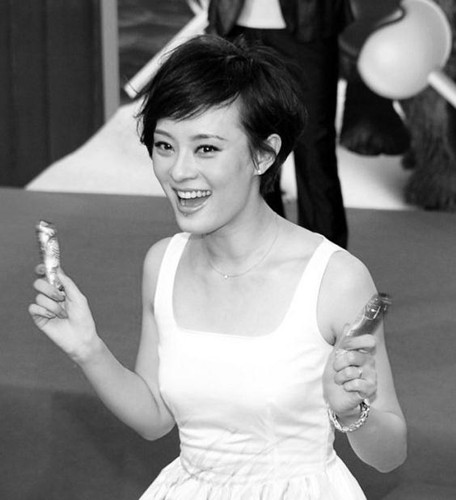 孙俪绿色花裙似邻家女跳搞笑舞蹈让人忍俊不禁