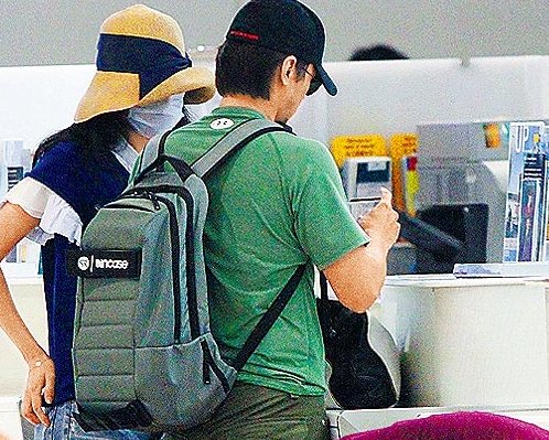舒淇冯德伦蜜游东京同返港前后登机举止默契(图)