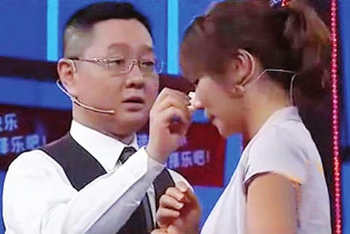 张绍刚改犀利风当众为求职者擦眼泪赞其品格可贵