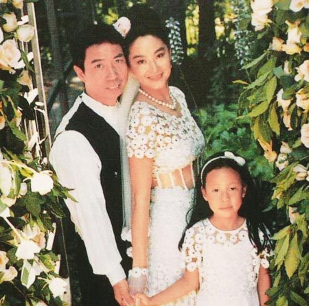 林青霞夫妻情淡靠传真沟通女方已绝经不能再生子