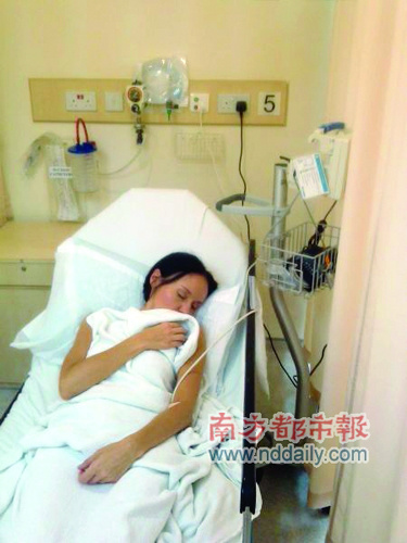 潘美辰好友签证出问题等8小时航空公司只给水喝