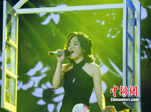 “完美声音”黄国伦嘴软心狠不