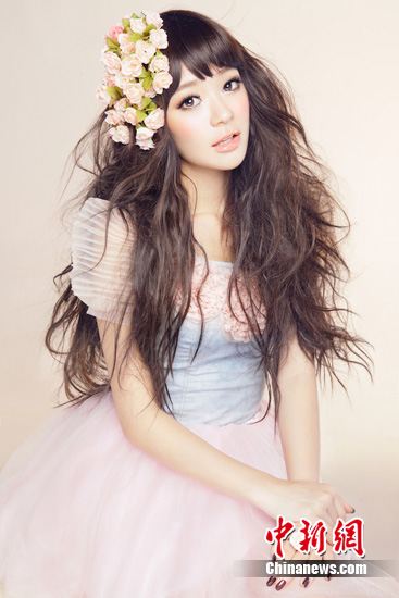 白婧:进娱乐圈不为赚钱只爱亲爹不认干爹(图)