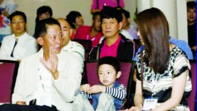 王志文4岁儿子活泼可爱顶蘑菇头眼睛圆溜溜(图)