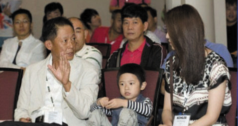 王志文与名模妻携子照曝光一家三口温馨和睦(图)