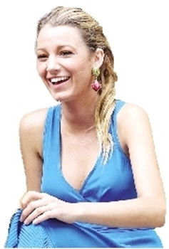 “绯闻女孩”新片场照曝光布莱克深V长裙突出身材