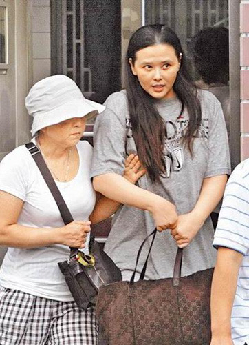 萧淑慎假释出狱身材走样暴肥25公斤似大婶(图)