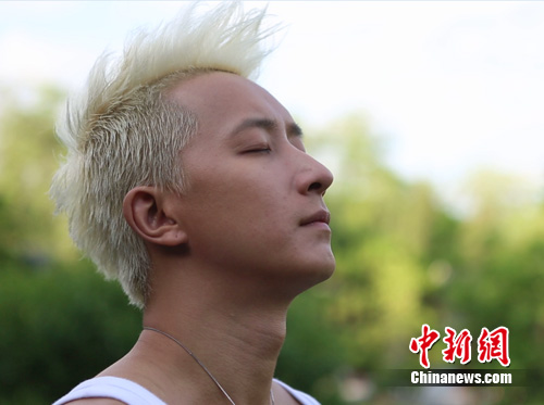 韩庚王珞丹同游巴厘岛不怕传绯闻大方言爱(图)