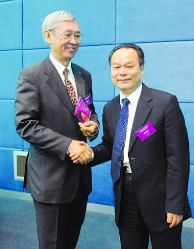 北大校长周其凤写新歌给母亲宋祖英将演唱(图)