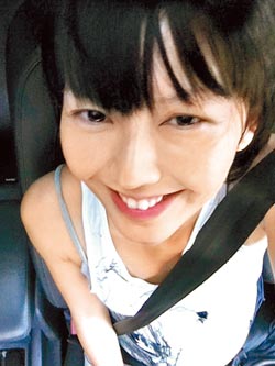 孙燕姿晒怀胎6月大肚照胸部2度发育兴奋庆生(图)