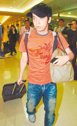 小炳全家带大炳骨灰游北京曾梦见其被天空吸走