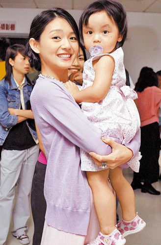 小炳否认大炳病逝家陷困顿女儿3年未见干妈大S
