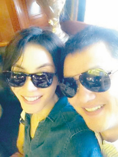 王菲李亚鹏晒甜蜜合影纪念结婚七年网友祝福两人