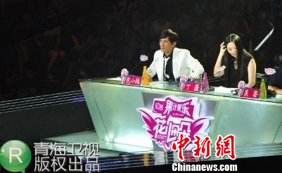 丁薇被杨钰莹喊“姐姐”拨弄头发暗与