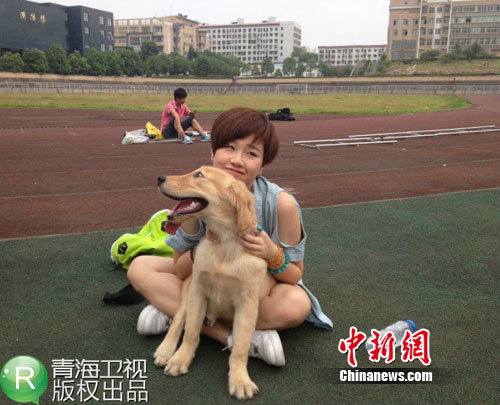“花儿”孟慧圆挑战极速短跑雨中卖萌倒追小狗(图)