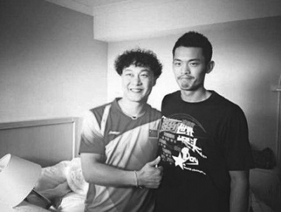 陈奕迅晒与林丹合影被误认成是林丹妈妈(图)