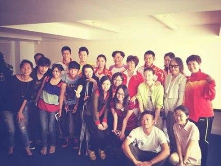 “假妈”陈奕迅与林丹母亲合影网友:假的比真的像