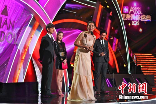 秋瓷炫获“亚洲偶像最受欢迎海外演员”奖感谢粉丝