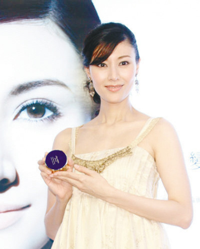 李嘉欣自曝大笑难免现皱纹:但有些镜头不笑很奇怪