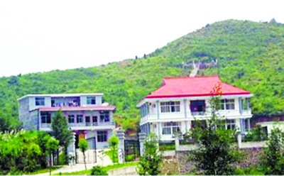 陈凯歌奢华别墅2年住3天后山埋葬陈红祖辈(图)