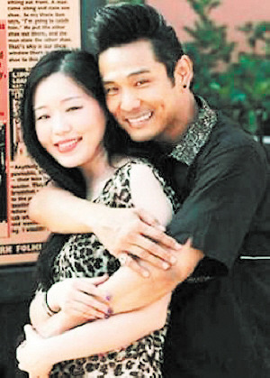 50岁杜德伟光棍节娶妻谈求婚:自己一说就哭出来