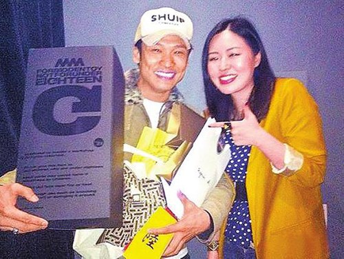 50岁杜德伟光棍节娶嫩妻女友Ice是短片导演(图)