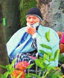 昔日香港打星中风瘫痪妻女遗弃索钱逼其绝食(图)