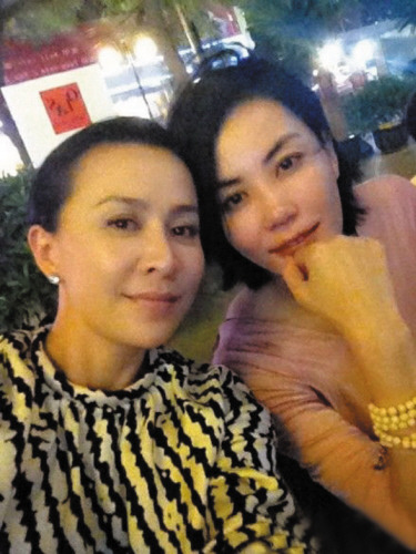 王菲刘嘉玲三里屯街头合影网友:赶紧奔赴现场
