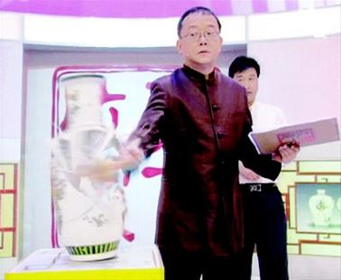 王刚节目狂砸赝品被疑不少是真品持宝人讨说法