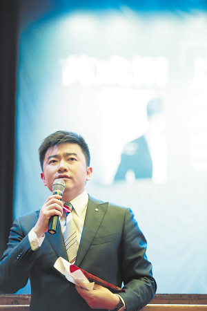 芮成钢谈人生:不要因为一节车厢失火放弃整个列车