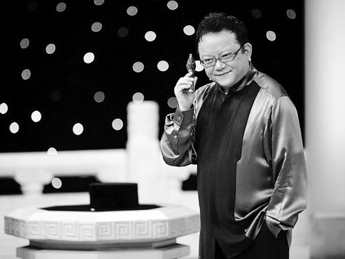 王刚砸掉珍品?鉴宝专家:砸错连0.1的几率都没