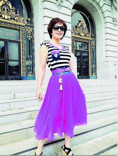 刘晓庆晒美国度假生活照紫裙娇俏宛如小女生(图)