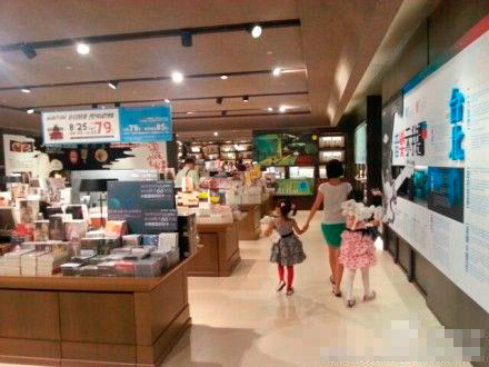 小S老公大赞爱妻年轻三母女逛书店似姐妹(图)