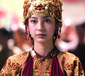 Angelababy变身娇柔新娘身穿奢华嫁衣千娇百媚