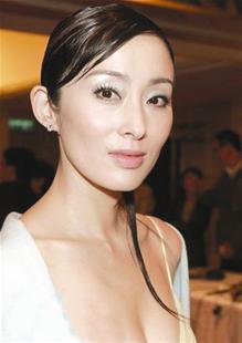 张敏承认明年暑假嫁交往9年男友:我感到幸福快乐