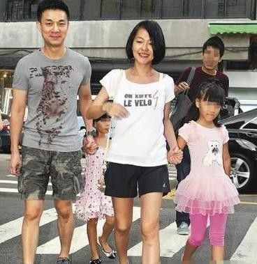 小S一家四口外出剪头发避谈李宗瑞淫照风波(图)