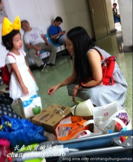 曝徐铮小陶虹三岁女儿近照模样清秀似爸爸(图)