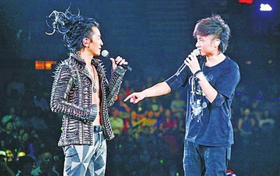 郑伊健公开宣布明年娶蒙嘉慧女方知消息难掩喜悦