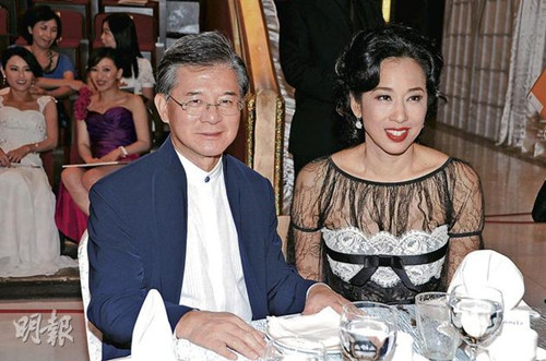 霍母曝郭晶晶婚期已定将发喜帖香港北京摆酒(图)